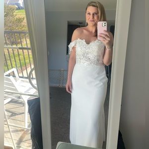 Simple, elegant wedding dress - never worn!